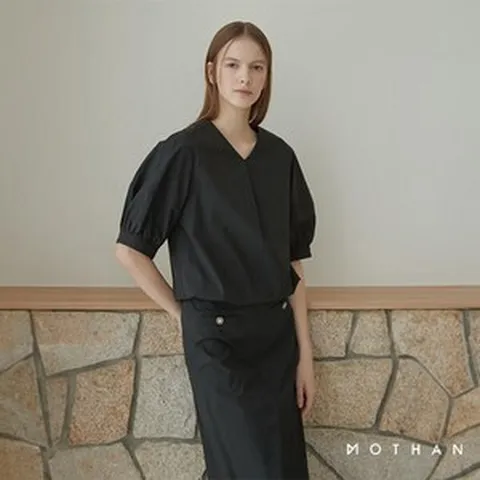 모덴 24SS 피오니 볼륨 브이넥 블라우스