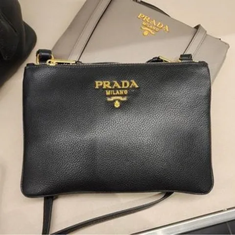 PRADA 이탈리아 직구 프라다 더블 지퍼 금장 로고 크로스백 블랙 1BH046