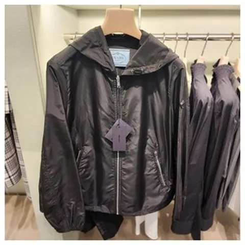 PRADA 프라다 삼각로고 여성 후드 바람막이 자켓 블랙 29O597