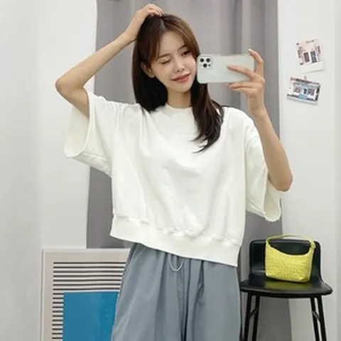 크롭 커팅 쭈리 반팔 맨투맨티