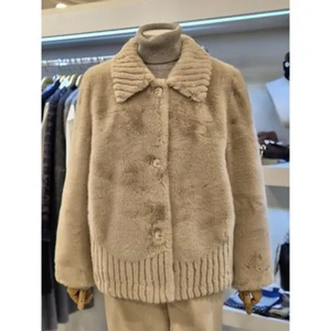 2층멜본 ( 창원점 ) 여성스럽고 세련된 골드단추 에코퍼 자켓@!@!