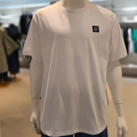 CLRIDE 클라이드 앤 미친!!특가2024 매장 1등판매률 품절상품[CLRIDE.N]50% 장미쉘 바스키아 라인 . 가슴 실리콘와펜 + 백판 빅로고 고퀄 라운드넥 반팔 티셔츠2