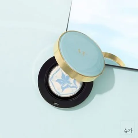 브이티코스메틱 VT 수분 가득 쿨링 안티에이징 에센스 선 팩트 11g SPF50+ PA+++