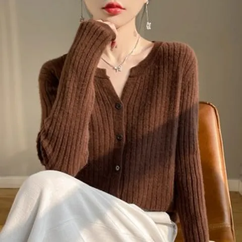 정소민 니트 긴팔 가디건 꽈배기 주크 시어서커 럭키슈에뜨 플리츠미 가을룩 정유미 뷔스티에 파운더스 T16