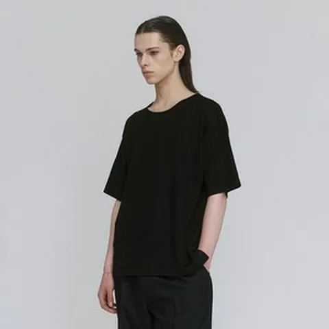 송지오 공식스토어 송지오옴므 아티져널 와이드넥 티셔츠 블랙 SG3TS370BK