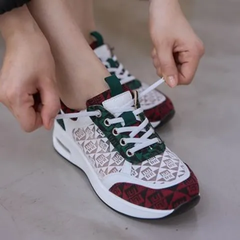 여성 여름 망사 스니커즈 색상이 예쁜 가죽 슬립온 키높이 통굽 5cm