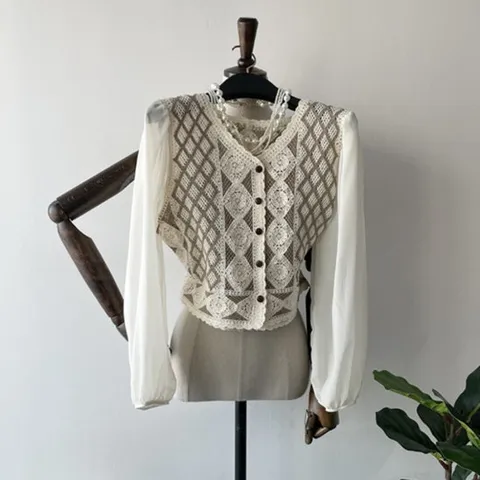 에르디테 / 여성 봄 브이넥 뜨개 니트 퍼프 블라우스 가디건 2컬