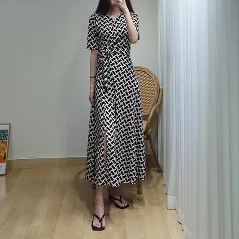 [더폰드]  네모 패턴 랩 롱원피스[2컬러]