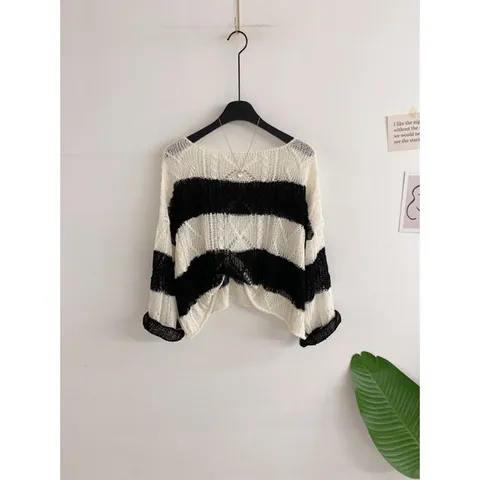 허니제이 / 히카 단가라 입술넥 여유핏 긴팔 니트4co