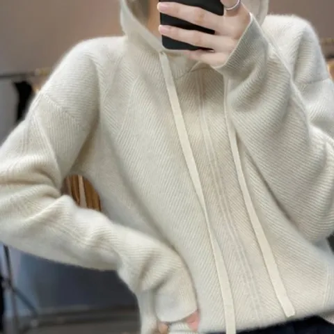 [드레스허그] 율레아 사선라인 후드 니트