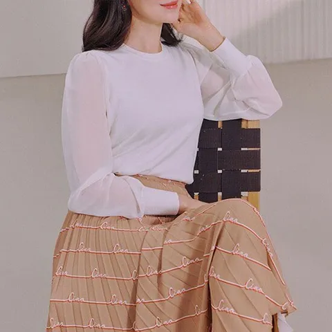 시스루 실루엣 퍼프소매 니트 블라우스 1종