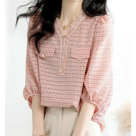 [패션시그널]레이스와이 네크라인 5부소매 블라우스