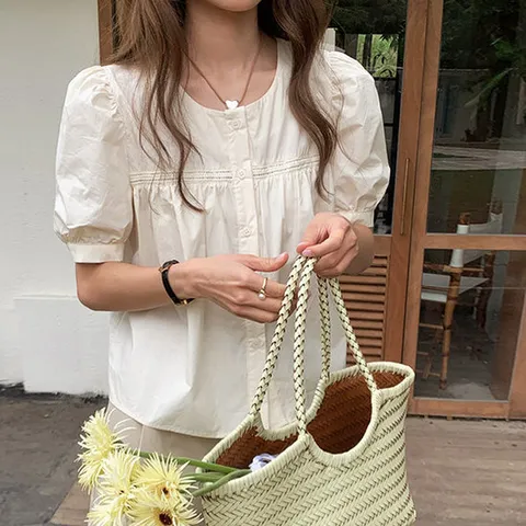 [이쁘다] 실론 퍼프소매 펀칭 반팔 블라우스