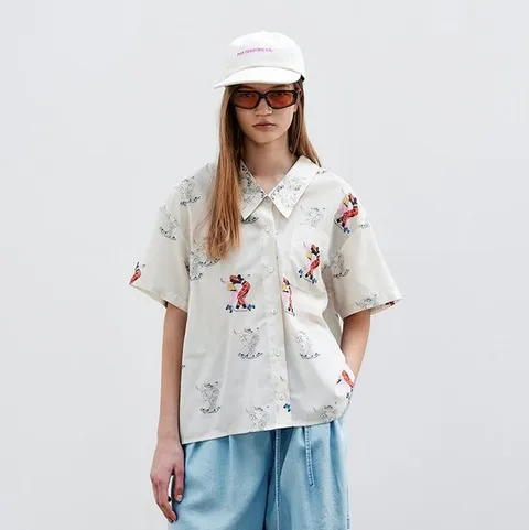 [ 롯데백화점 ][쥬시쥬디]J콜라보프린트뒷네크슬릿셔츠 JWWS326I