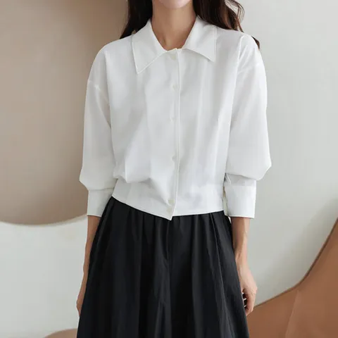 [모노앳디] 베리타 카라 크롭 블라우스