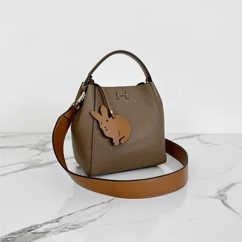 [카멜브라운]레오니 H 레빗참 미니 토트 숄더백