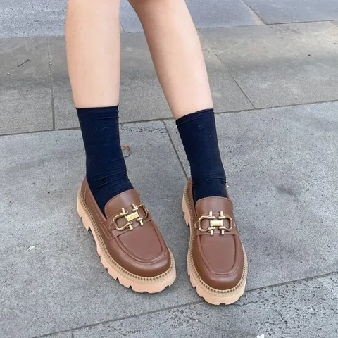 [SOVO] 소가죽 발편한 골드 체인 청키 통굽 로퍼 5cm