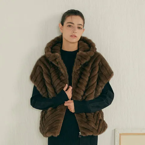 리오벨[TAG가99,000]FAUX 밍크 쉐브론 반후드 케이프자켓