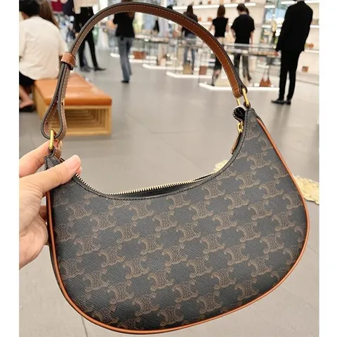 셀린느 트리옹프 캔버스 아바 백 193952BZJ 04LU