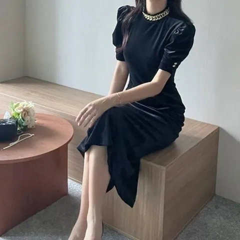 [엘린무드]피카부 롱 벨벳 골드 체인 반하이넥 퍼프 반팔 연말 파티 블랙 원피스