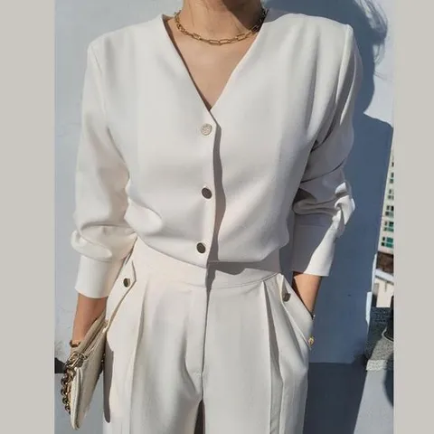 여자 노카라 골드 단추 브이넥 블라우스 셔츠 코디 룩