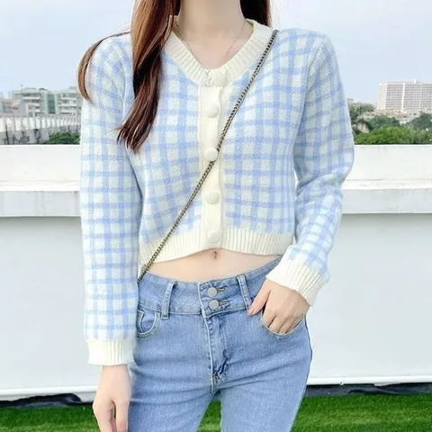 체크 패턴 도톰 크롭 가디건 간절기 코디 20대 여친룩
