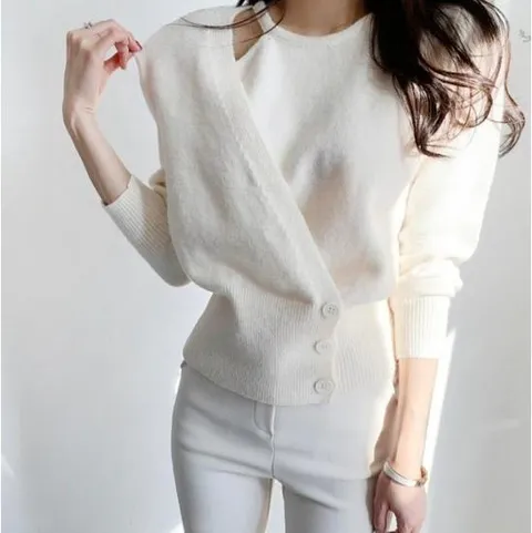 언발 스트링 홀터넥 랩 단추 니트 티셔츠 코디 룩