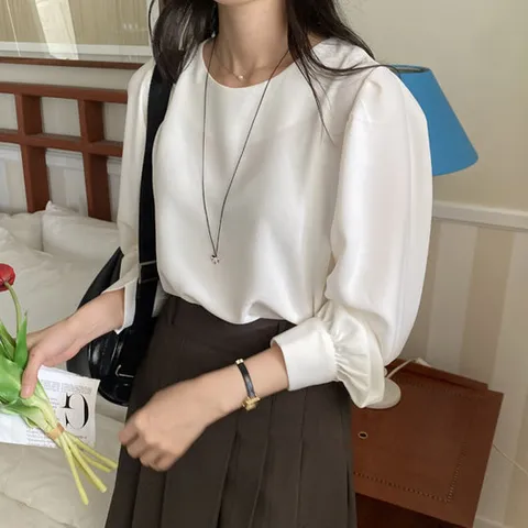 [드레스날다]무저건봄까지 베이직 라운드 퍼프 셔링 블라우스