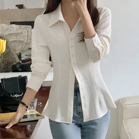 [드레스날다]여리함의정석 다트라인 펀칭 버튼 슬림 블라우스