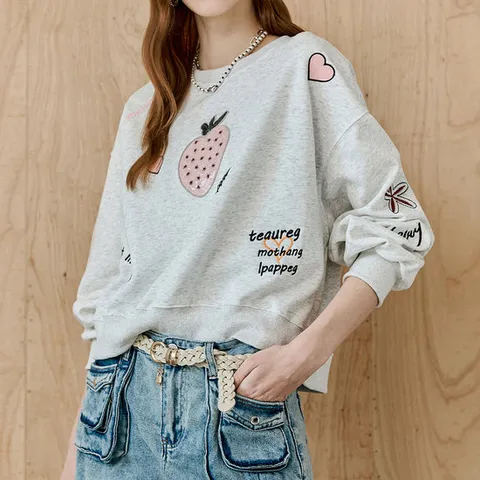 [MAXZA] 스트로베리 스팽글 자수 크롭 맨투맨 티셔츠