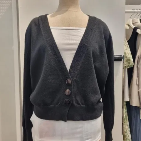 더이스트샵 HC06 브이넥 기본단추 가디건 EX3CCD203