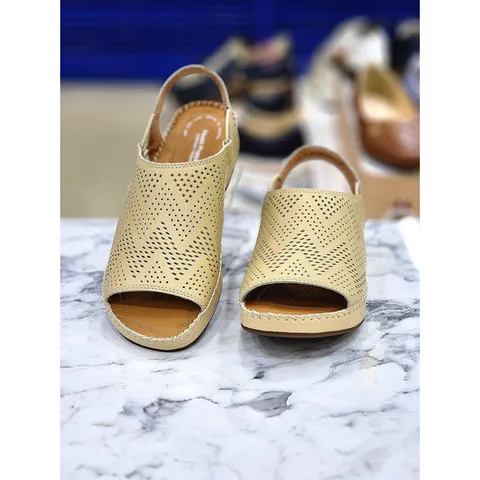[허시파피]여자 3Cm 통굽 펀칭 소가죽 캐주얼샌들 ECNDJGN034