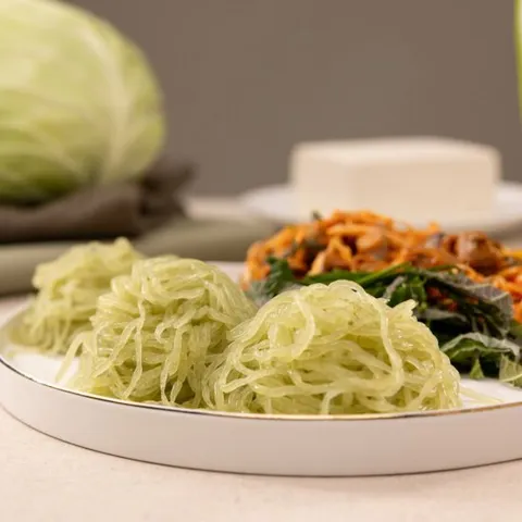 삶지 않고 바로 먹는 간편한 웰빙 두부품은양배추국수180gx20팩