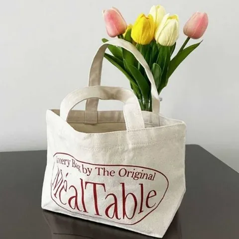 여자 직장인 출근 룩 보조 가방 에코 토트 백 코디