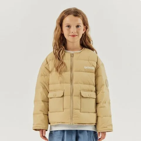 [ 현대백화점 ][차일디] 아웃도어프로덕츠키즈 (OD243ODJ01-BEI) 에센셜 넥리스 경량 다운 패딩 베이지