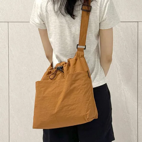 오피 M2337 여성 크로스백