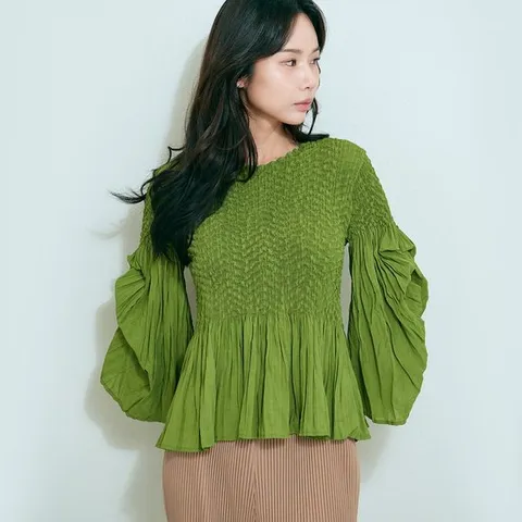 [라포르비] 플리츠 프릴 숏 긴팔 티셔츠