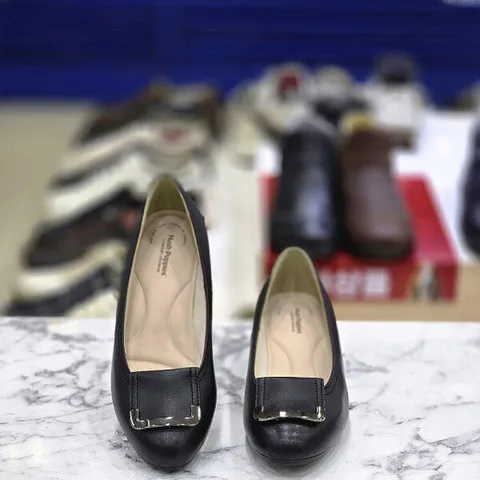 [허시파피]여성 4cm 블랙 스퀘어 장식 펌퍼스 정장구두 미들힐 3