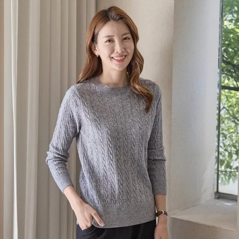 [우일] 여성 데일리룩 꽈배기 니트