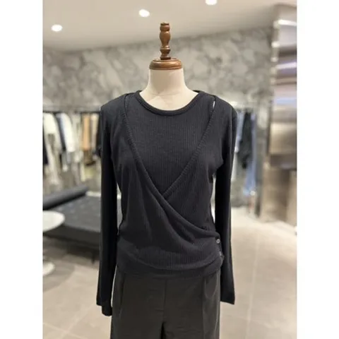 [ 현대백화점 ]보브 VOV 리브드 레터링 슬리브 랩 티셔츠 (7114340A241)