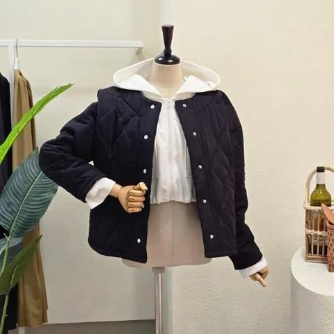 [포커스]FW4J9JP5996_물결 퀼팅 라운드넥 패딩 점퍼