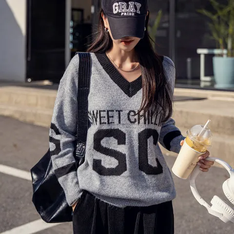 [나크21] 영문레터링 브이넥 루즈핏 니트 NK43-T-58