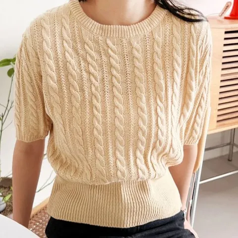간절기템 여자 케이블 퍼프 꽈배기 반팔니트