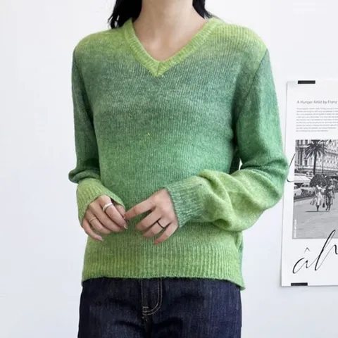 니트 유니크 그라데이션 색감 포인트 여자 브이넥 니트티