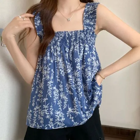 데일리룩 여성 파란색 여름나시 꽃무늬 민소매 바닷가 휴양지