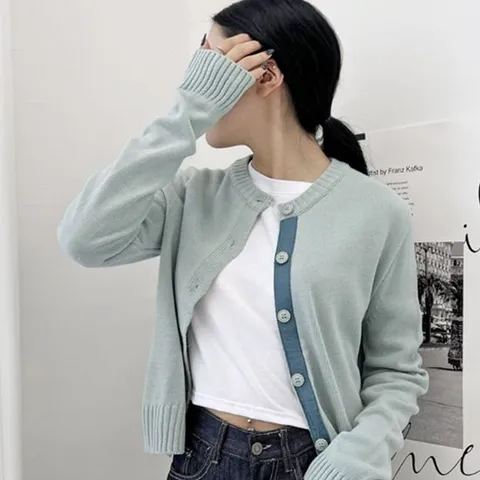 여자 단추 민트 니트 가디건 레귤러핏 간절기 교사