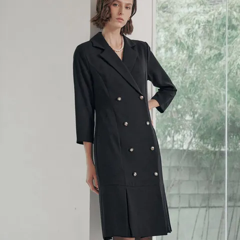 [M.GRAF] 엠블럼 더블 버튼 오픈카라 자켓 원피스