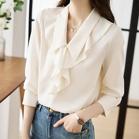 [클리어런스 세일] 브이러플네크라인 블라우스 24D411A0