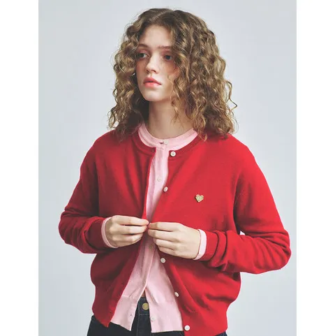 [ 롯데백화점 ][니티드](W) 베이직 에센셜 워셔블 라운드 가디건(레드)K24AWUCD03RE