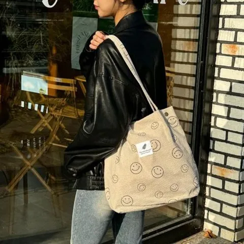 브랜드백 여성 코듀로이 스마일패치 숄더백